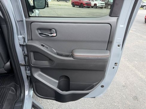 Used 2024 Nissan Frontier PRO-4X w/ Technology Package AWD/4WD image 19