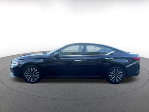 Used 2025 Nissan Altima 2.5 SV image 9