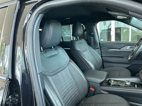 Used 2025 Ford Explorer ST-Line image 18