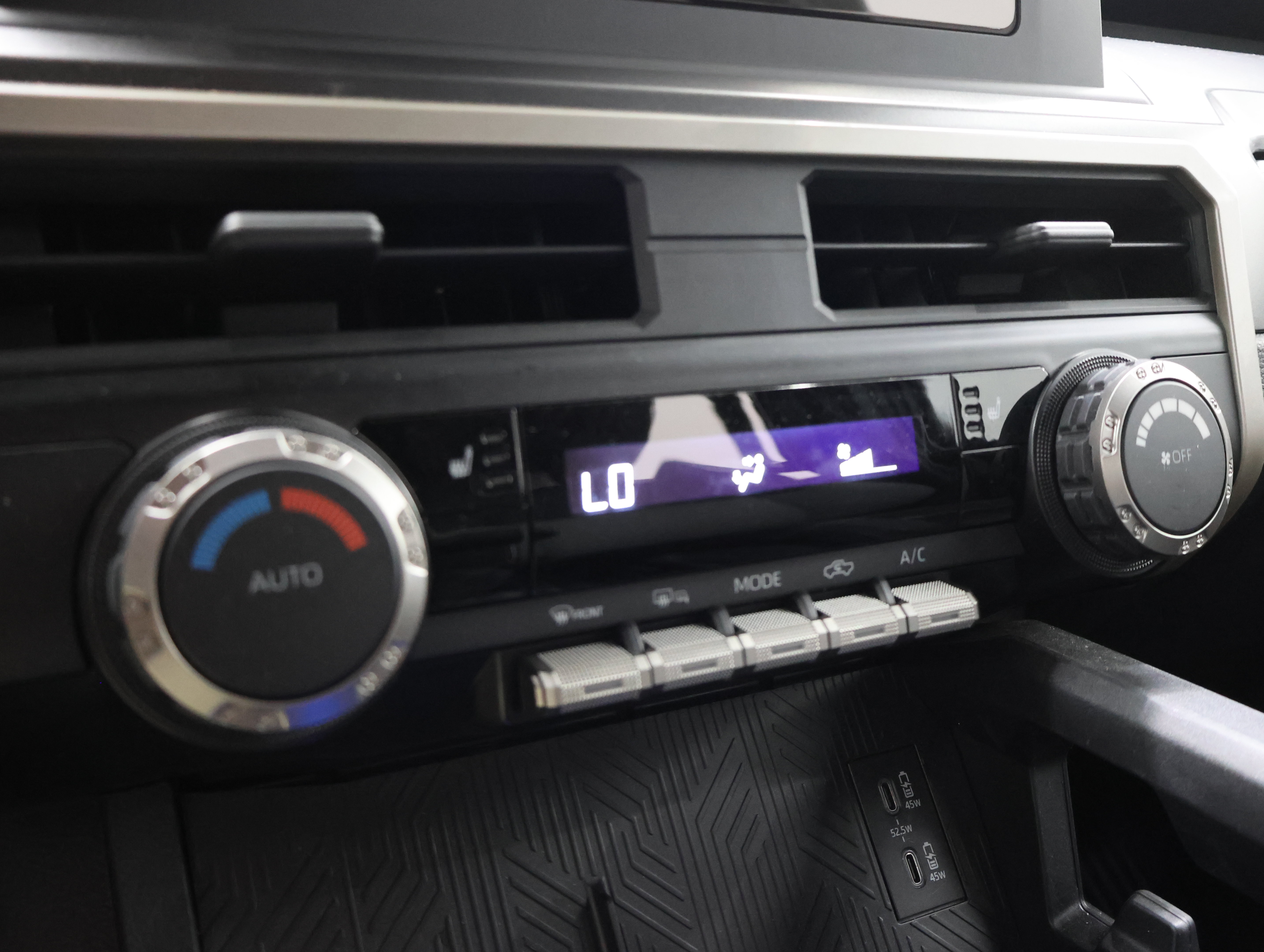 Used 2025 Toyota Tacoma TRD Off-Road AWD/4WD image 40