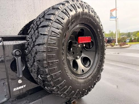 Used 2017 Jeep Wrangler Unlimited Sport w/ Connectivity Group AWD/4WD image 22