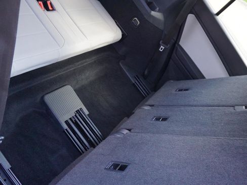 Used 2019 Volkswagen Tiguan SEL image 19