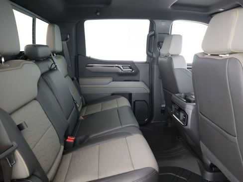 Used 2025 Chevrolet Silverado 1500 ZR2 w/ Technology Package image 21