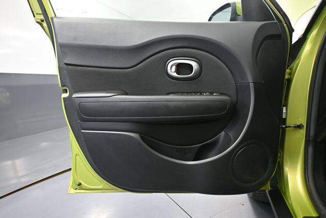 Used 2015 Kia Soul + FWD image 13