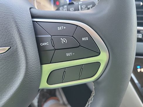 Used 2022 Chrysler Voyager LX FWD image 17