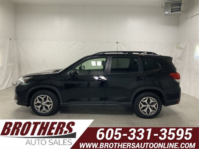 Used 2024 Subaru Forester Premium AWD/4WD image 1