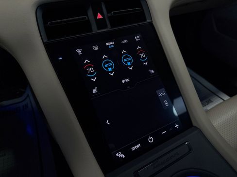 Used 2022 Porsche Taycan image 30