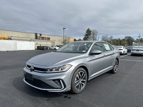 New 2025 Volkswagen Jetta SE image 1