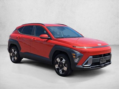 Used 2024 Hyundai Kona SEL AWD/4WD image 3