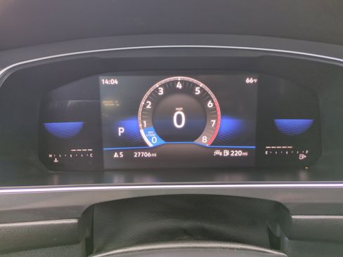 Used 2023 Volkswagen Tiguan SE R-Line image 10