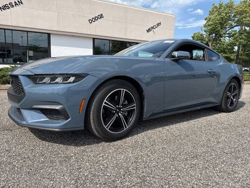 Used 2025 Ford Mustang Premium RWD image 6