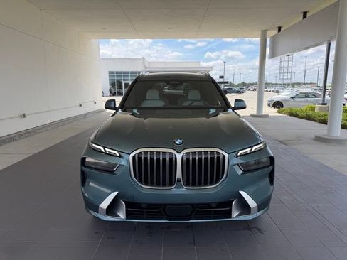 Used 2025 BMW X7 xDrive40i w/ Premium Package AWD/4WD image 3