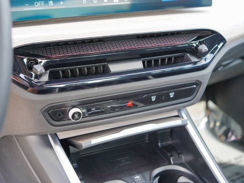 Used 2025 BMW 330i Sedan image 14