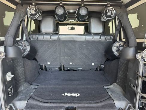 Used 2016 Jeep Wrangler Unlimited Sahara image 8