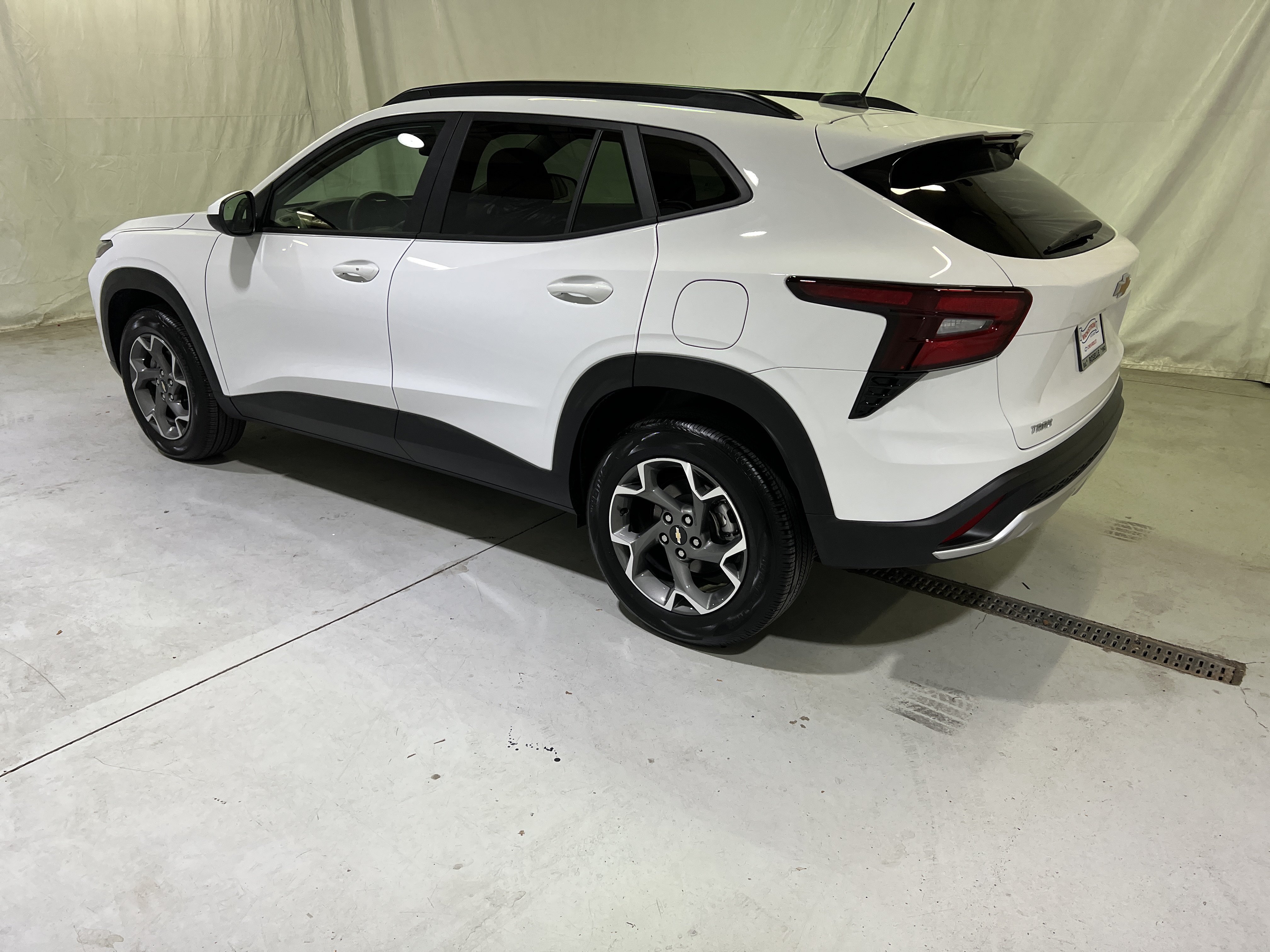 Certified 2025 Chevrolet Trax LT w/ Driver Confidence Package FWD image 8