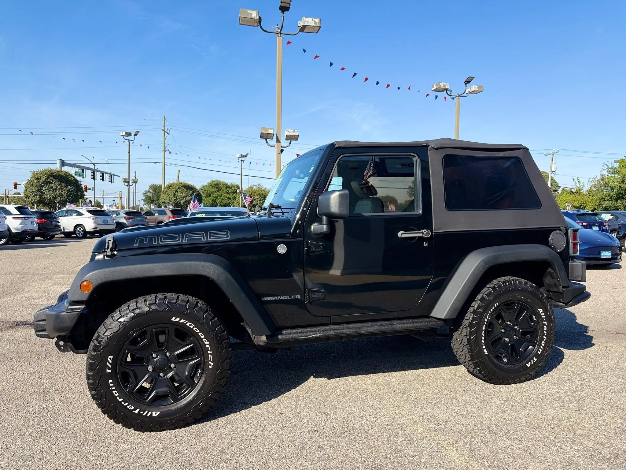 Used 2013 Jeep Wrangler Sahara AWD/4WD image 19