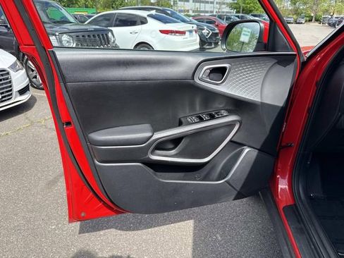 Used 2025 Kia Soul LX w/ LX Technology Package image 13