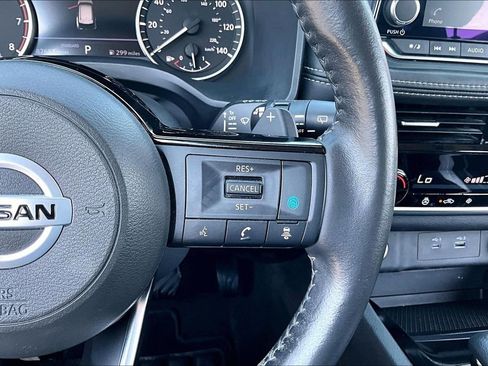 Used 2021 Nissan Rogue SV w/ Premium Package FWD image 12