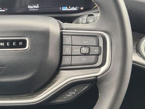 Used 2024 Jeep Wagoneer Series II w/ Flexible Seating Group image 28