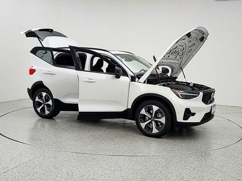 New 2026 Volvo XC40 B5 Plus w/ Protection Package Premier AWD/4WD image 10