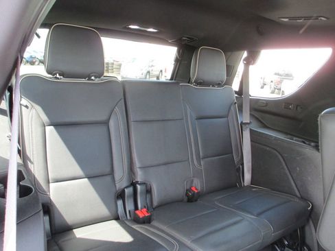 Used 2023 GMC Yukon SLT AWD/4WD image 24