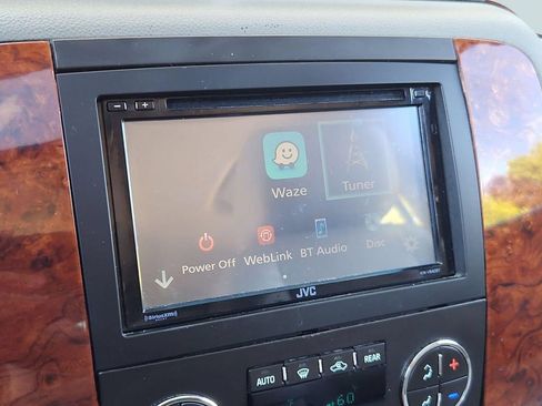 Used 2014 Chevrolet Suburban LTZ AWD/4WD image 18