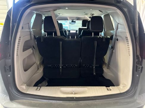 Used 2022 Chrysler Pacifica Touring-L FWD image 15