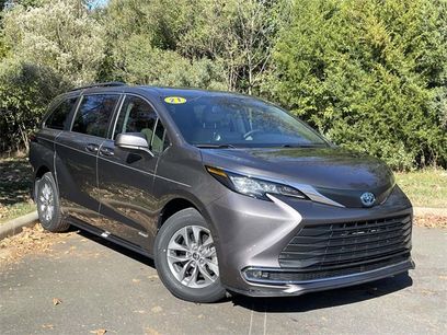 Used 2021 Toyota Sienna XLE