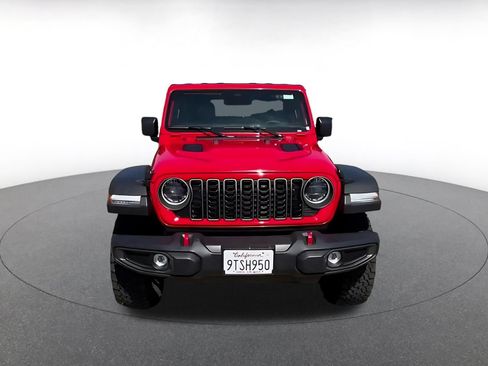 Used 2025 Jeep Wrangler Unlimited Rubicon AWD/4WD image 4