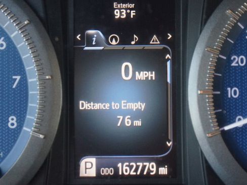 Used 2017 Toyota Sienna XLE Premium FWD image 4