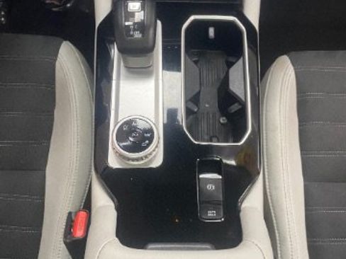 Used 2025 Mitsubishi Outlander SE FWD image 17