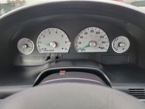 Used 2004 Ford Thunderbird Deluxe image 38