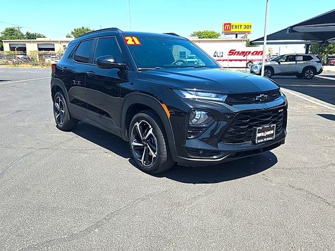 Used 2021 Chevrolet TrailBlazer RS w/ Convenience Package FWD image 2