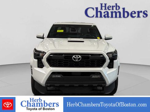 Used 2025 Toyota Tacoma TRD Sport w/ TRD Sport Upgrade Package AWD/4WD image 2