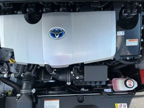 Certified 2022 Toyota Prius LE image 19