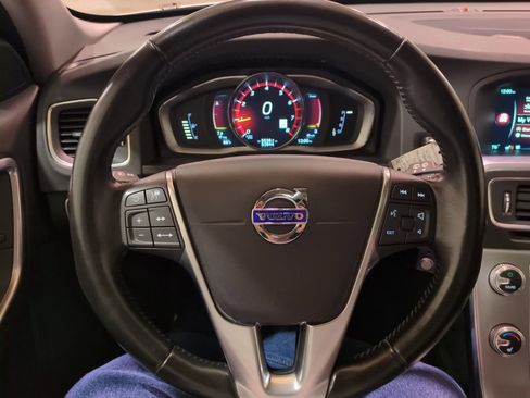 Used 2017 Volvo V60 T5 Cross Country Platinum w/ Climate Package image 19