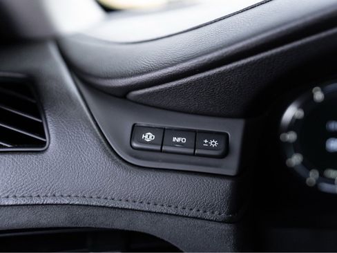 Used 2018 Cadillac Escalade Luxury image 18