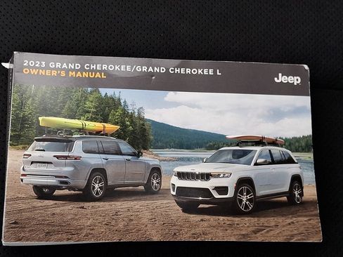 Used 2023 Jeep Grand Cherokee Altitude AWD/4WD image 31