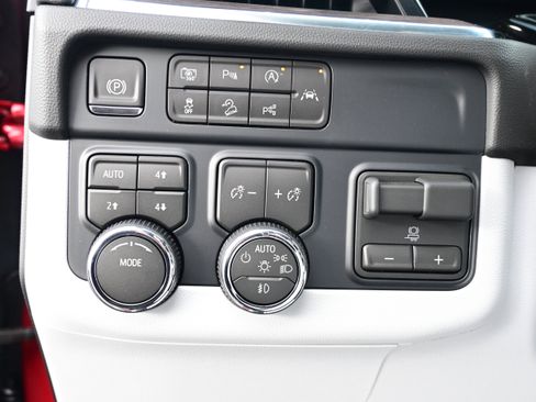 New 2026 Chevrolet Suburban Premier w/ Sun And Tow Package AWD/4WD image 27