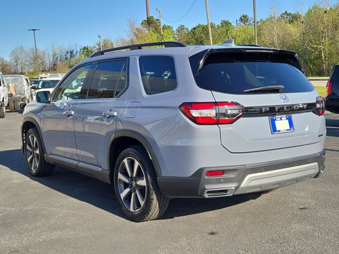 Used 2024 Honda Pilot Touring image 10