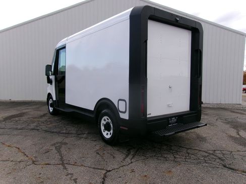 New 2025 Chevrolet Brightdrop 400 image 2