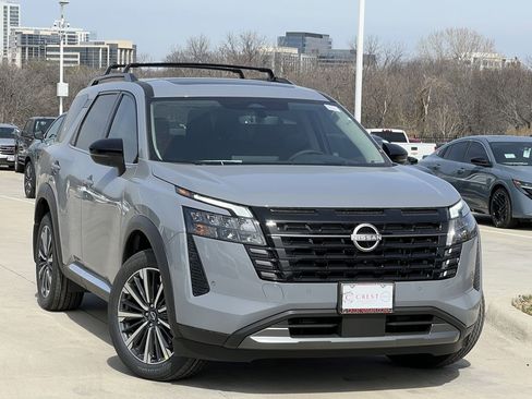 New 2026 Nissan Pathfinder Platinum FWD image 2