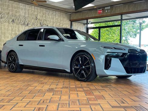 Used 2023 BMW i7 xDrive60 AWD/4WD image 8