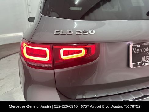Certified 2021 Mercedes-Benz GLB 250 GLB 250 image 30