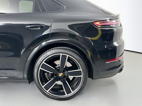 Certified 2023 Porsche Cayenne Turbo image 12