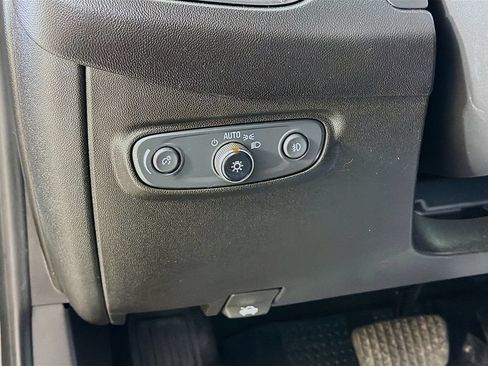 Used 2020 Chevrolet Equinox LT w/ Driver Convenience Package FWD image 29