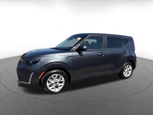 Used 2025 Kia Soul LX w/ LX Technology Package FWD image 8