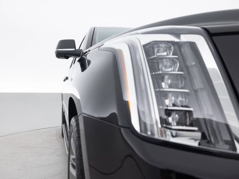 Used 2016 Cadillac Escalade Luxury AWD/4WD image 11