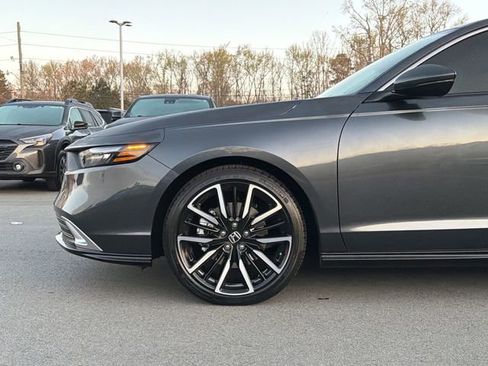 Used 2025 Honda Accord Touring image 9