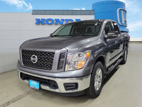 Used 2019 Nissan Titan SV AWD/4WD image 2